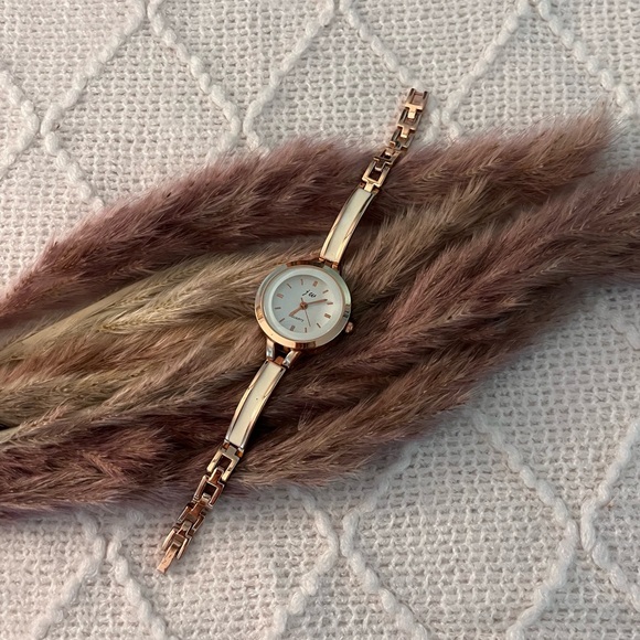 Rosegold Quartz‎ Link Timepiece - Picture 1 of 8